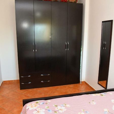 Gzim'S Apartment Durrës Eksteriør billede