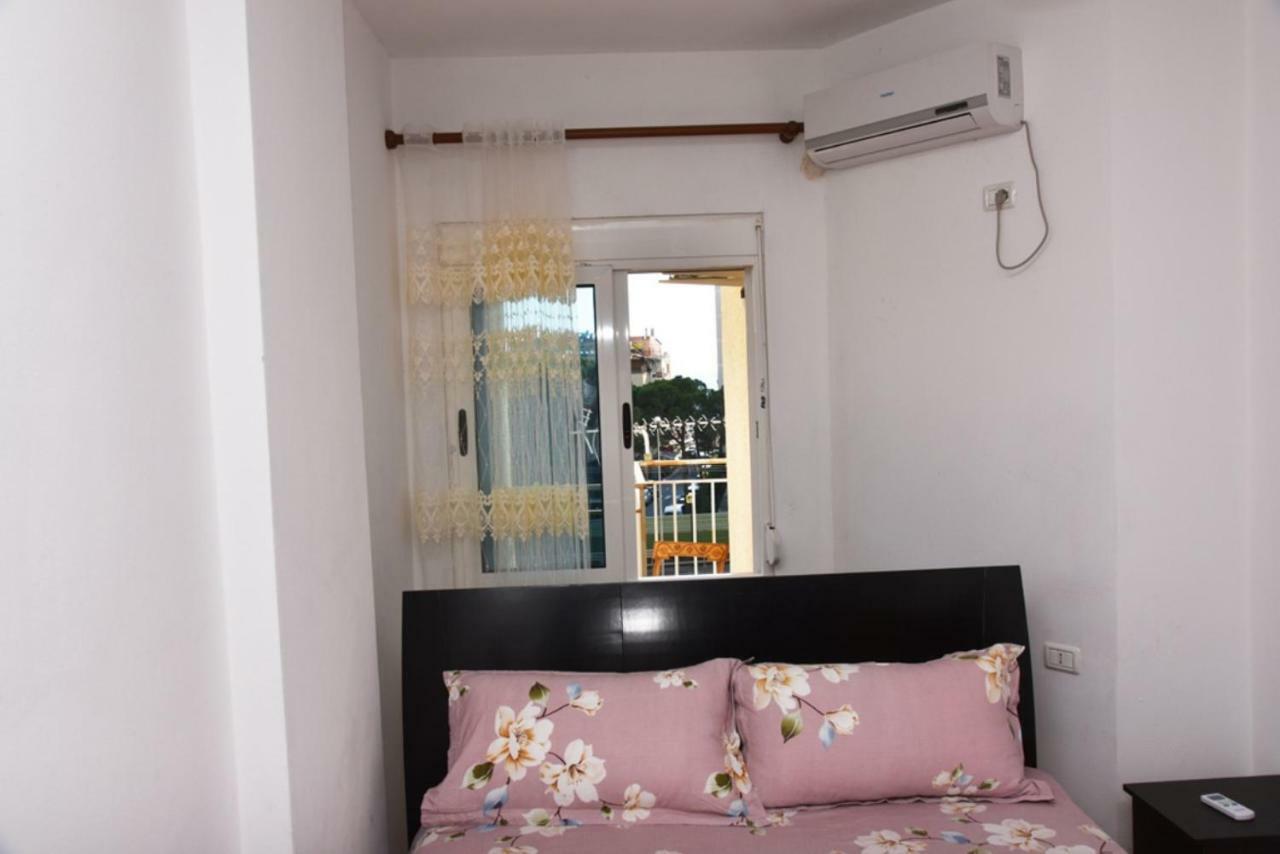 Gzim'S Apartment Durrës Eksteriør billede