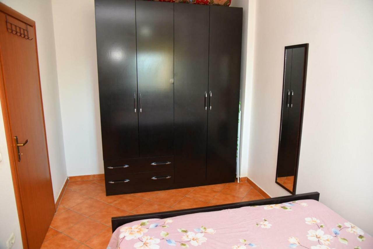 Gzim'S Apartment Durrës Eksteriør billede
