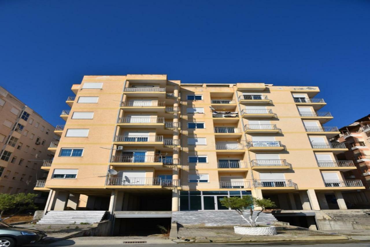 Gzim'S Apartment Durrës Eksteriør billede