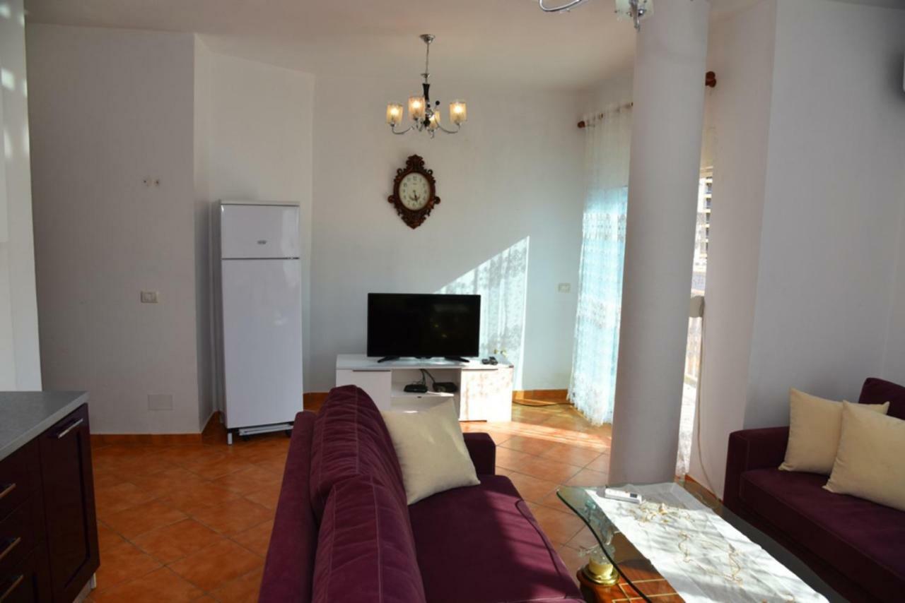 Gzim'S Apartment Durrës Eksteriør billede