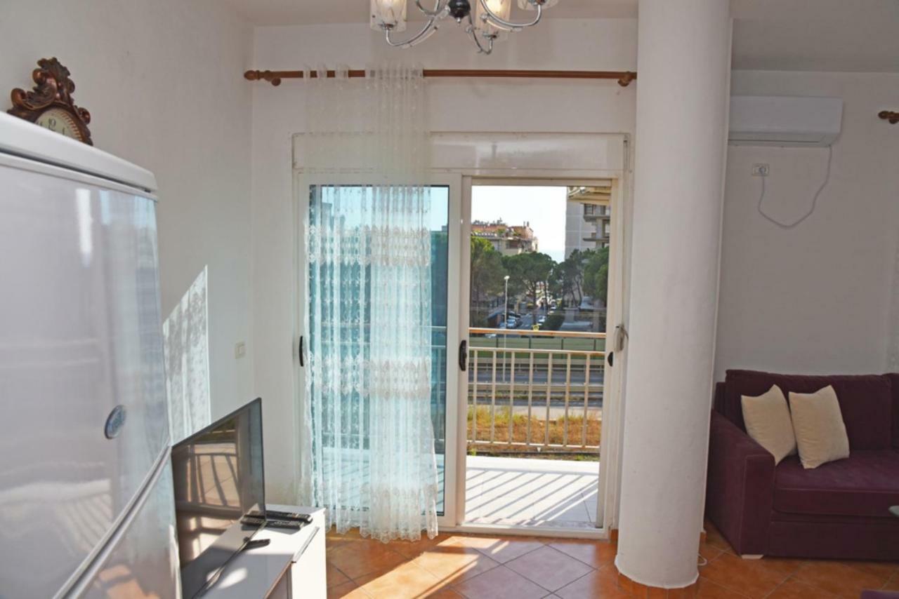 Gzim'S Apartment Durrës Eksteriør billede