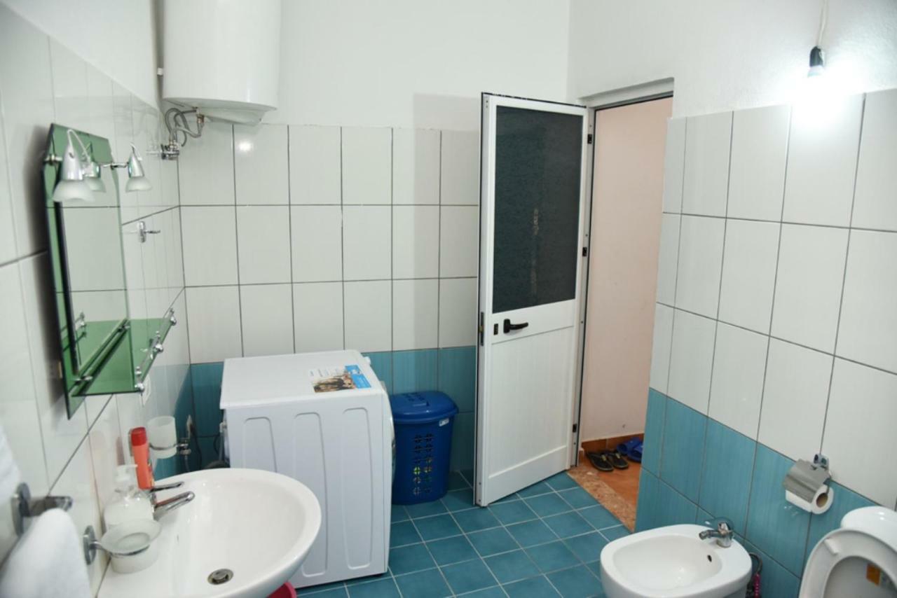 Gzim'S Apartment Durrës Eksteriør billede