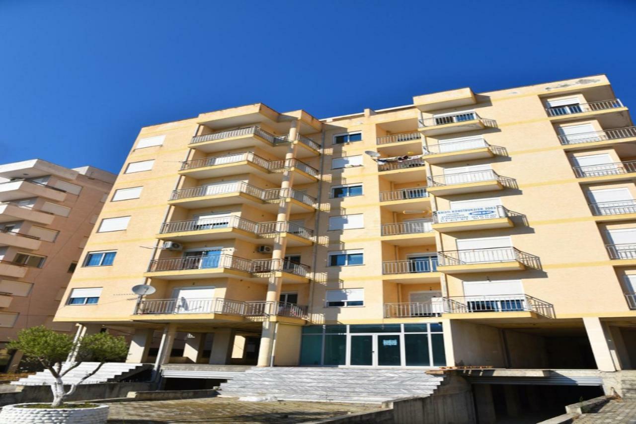 Gzim'S Apartment Durrës Eksteriør billede