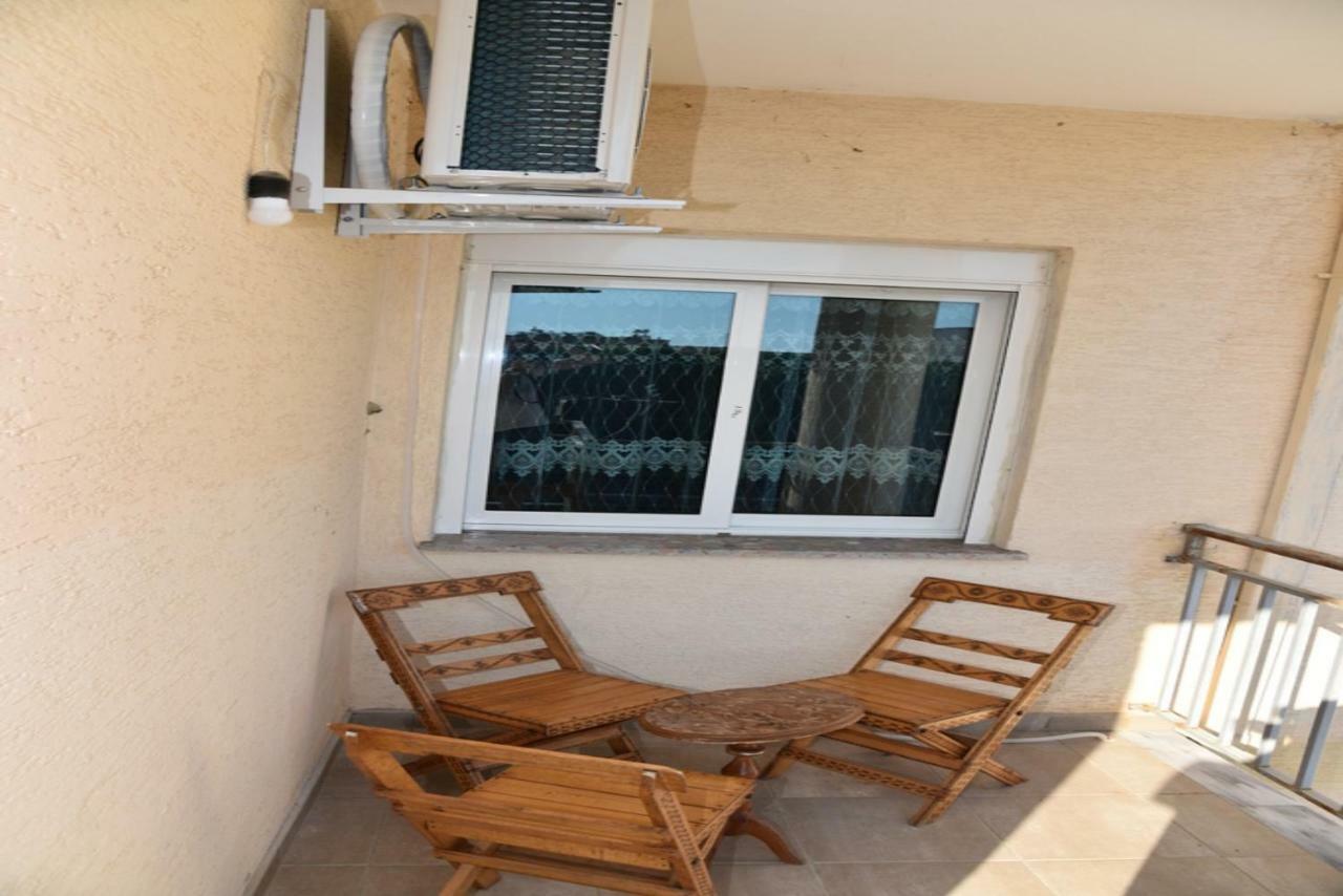 Gzim'S Apartment Durrës Eksteriør billede